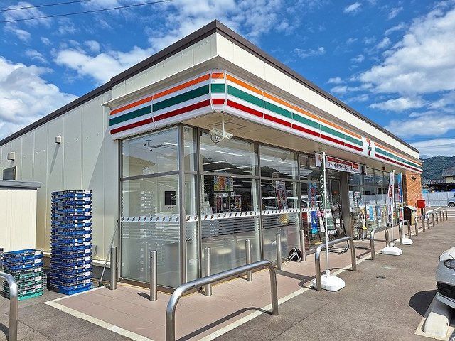 近くのセブンイレブン上田小島店まで400m（徒歩5分）
