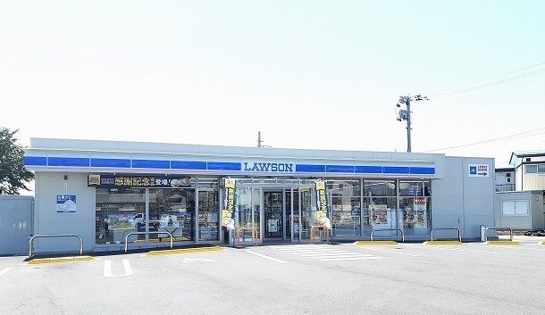 近くのコンビニまで450m（徒歩6分）