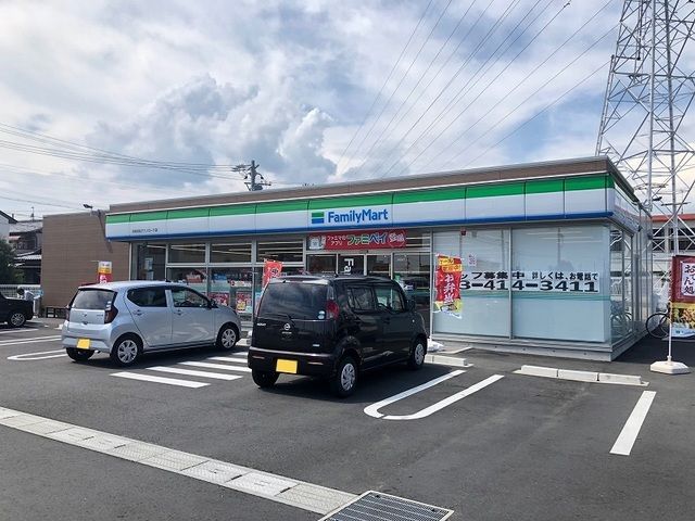 近くのファミリーマートテクノロード店まで500m(徒歩7分)