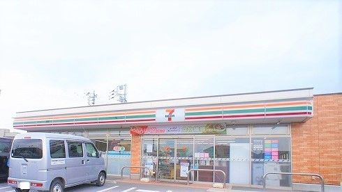 近くのセブン-イレブン 日高工業団地まで500m(徒歩7分)