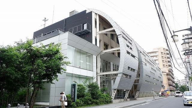 近くの元町こども図書館まで1,100m（徒歩14分）