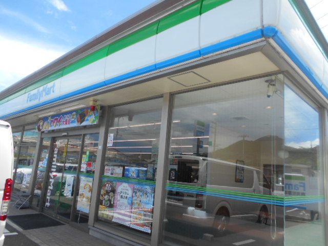 近くのファミリーマート和歌山内原店様まで400m（徒歩5分）