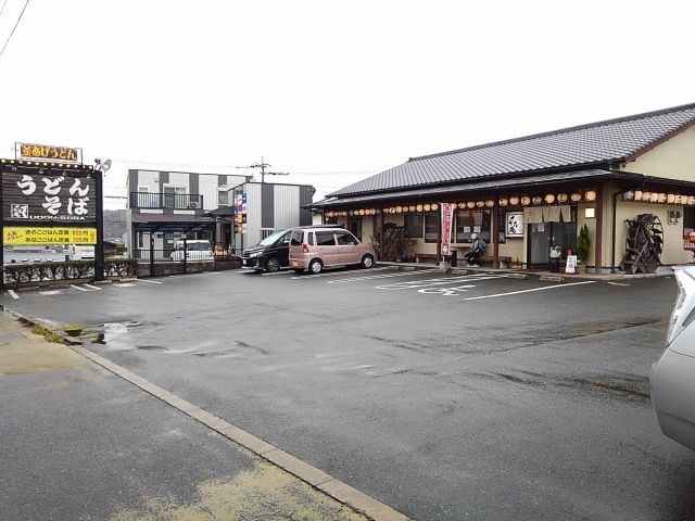 近くの飲食店まで193m（徒歩3分）