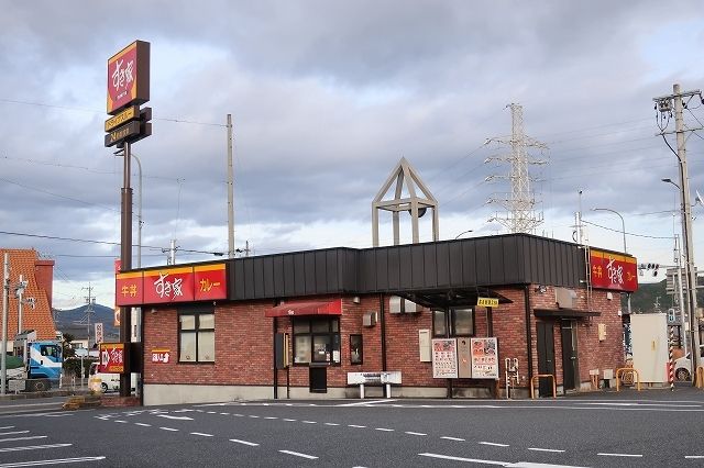 近くのすき家まで250m(徒歩4分)