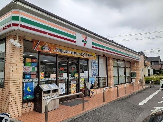 近くのセブンイレブン比良2丁目店まで450m(徒歩6分)