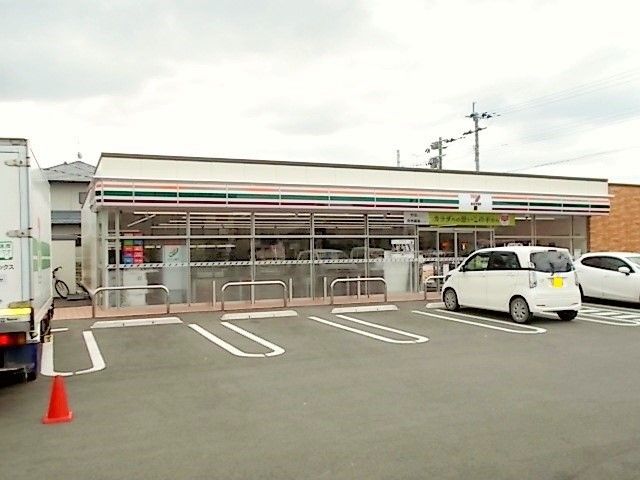 近くのセブンイレブン菊陽町役場店まで500m（徒歩7分）