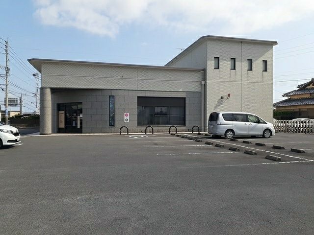 近くの十八親和銀行竹松支店まで2,490m（徒歩32分）