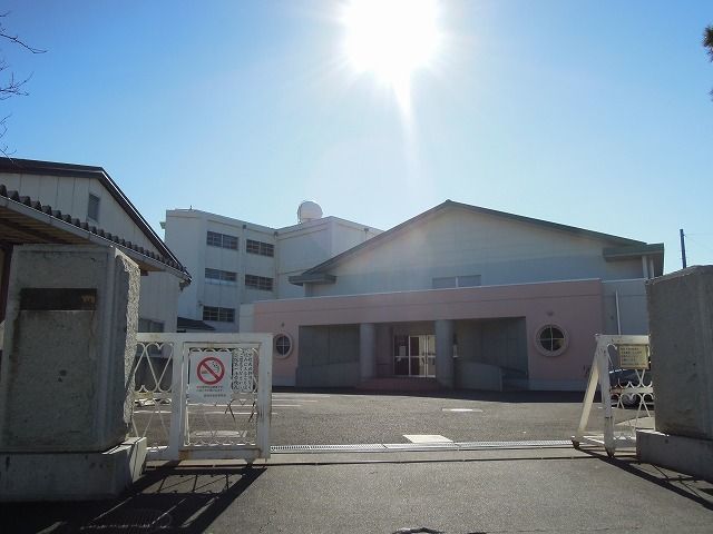 近くの静岡市立三保第一小学校まで600m(徒歩8分)