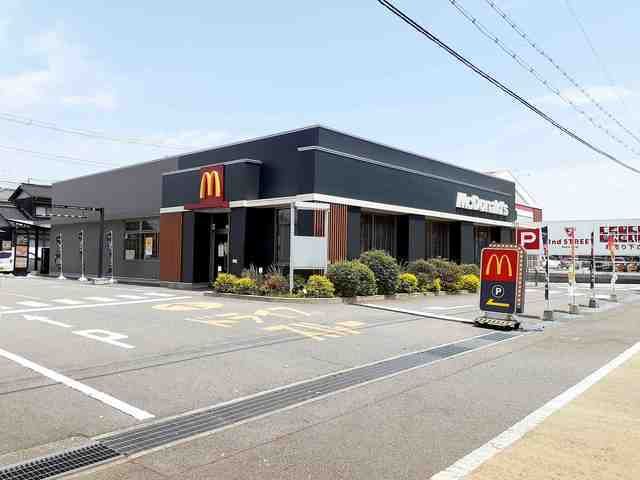 近くのマクドナルド250魚住店まで450m（徒歩6分）