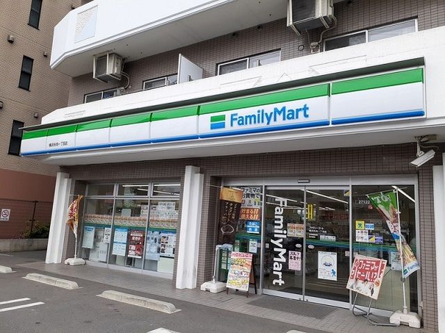 近くのファミリーマートまで53m(徒歩1分)