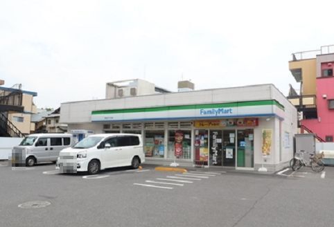 近くのファミリーマートまで350m（徒歩5分）