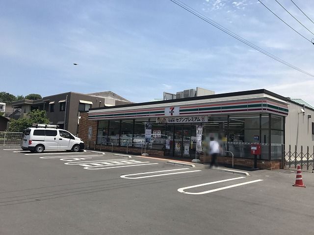 近くのセブンイレブン　大分滝尾店まで400m（徒歩5分）