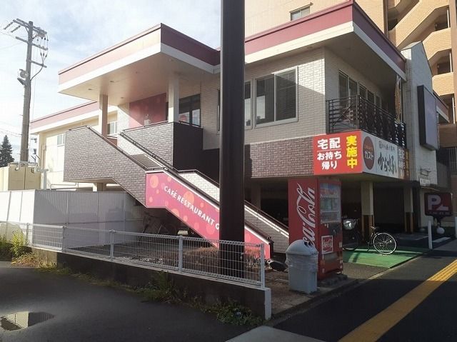 近くのガスト荒子店まで1,100m(徒歩14分)