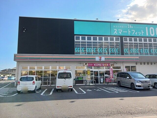 近くのコンビニまで400m（徒歩5分）