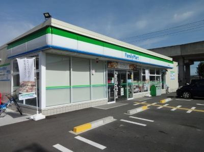 近くのファミリーマート野口町坂元店まで500m(徒歩7分)