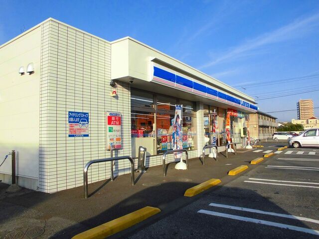 近くのローソン 足利八幡東店まで600m（徒歩8分）
