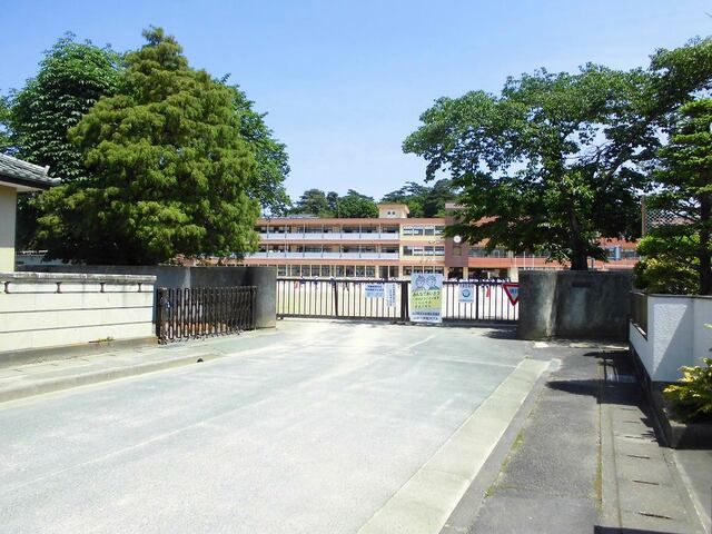 近くの足利市立山辺小学校まで500m（徒歩7分）