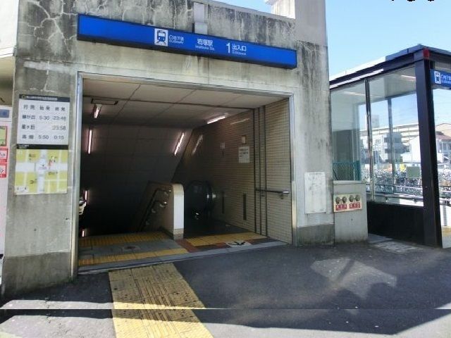 近くの岩塚駅まで960m（徒歩12分）