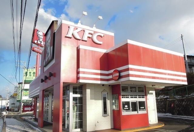 近くのケンタッキー八戸田面木店まで650m（徒歩9分）