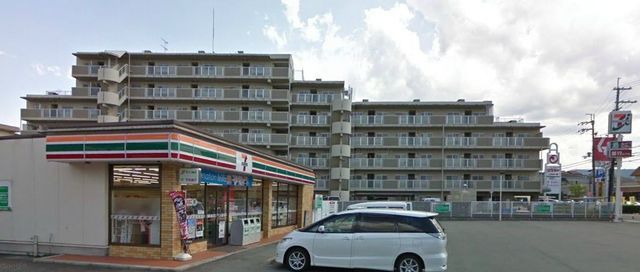 近くのセブンイレブン亀岡篠町馬堀店まで700m(徒歩9分)