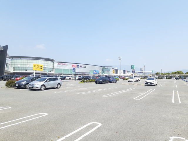 近くのイオンモール福岡まで1,400m(徒歩18分)