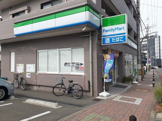 近くのコンビニまで650m（徒歩9分）