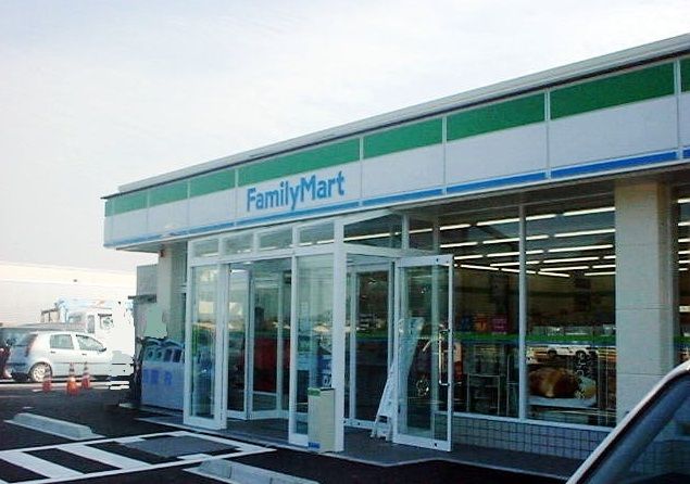 近くのファミリーマート出雲ドーム北店まで2,100m(徒歩27分)