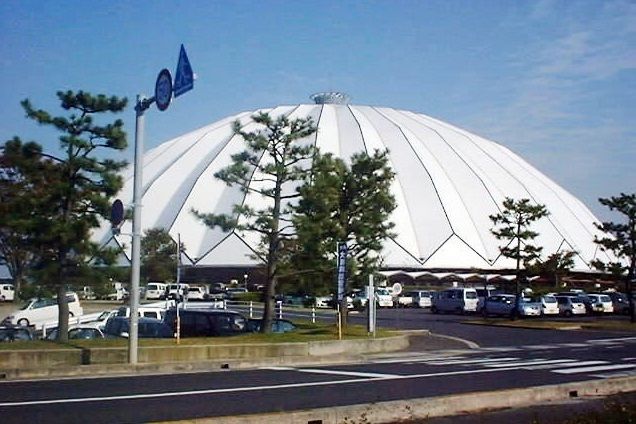 近くの出雲ドームまで2,100m(徒歩27分)