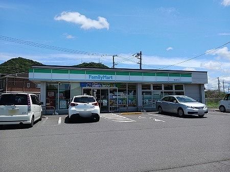 近くのファミリーマート高松鶴市店さんまで650m(徒歩9分)