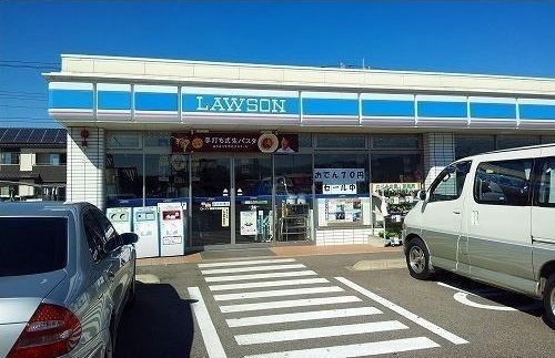 近くのローソン益田中島店まで600m（徒歩8分）