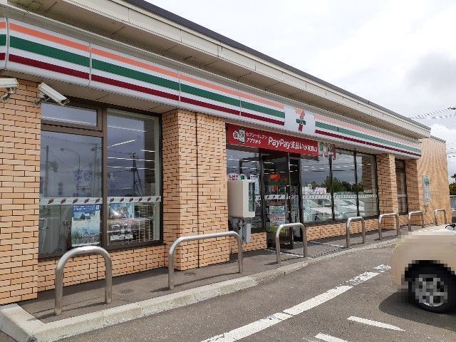 近くのセブンイレブンまで1,000m（徒歩13分）