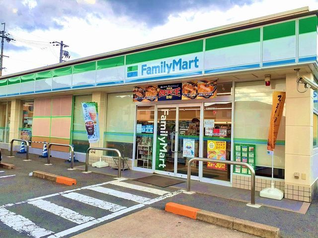 近くのファミリーマート紀泉台店様まで850m（徒歩11分）