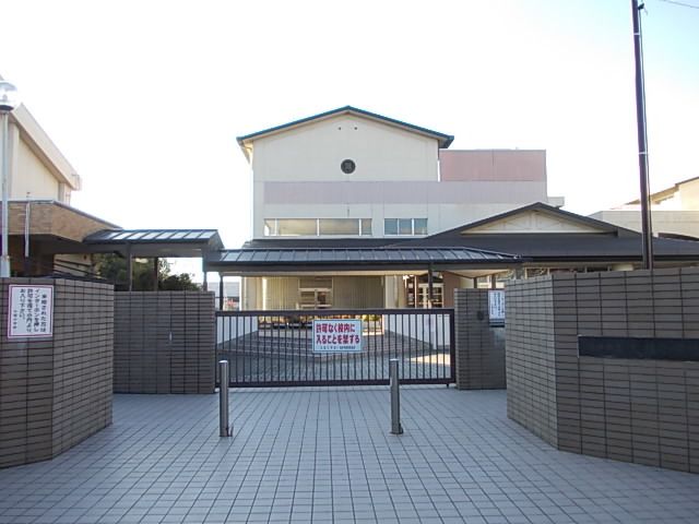 近くの小学校まで850m（徒歩11分）