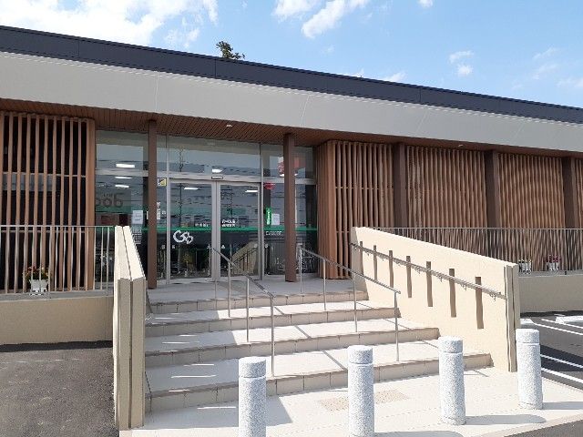 近くの群馬銀行安中支店まで500m（徒歩7分）