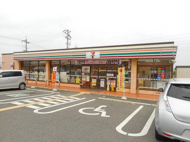 近くのコンビニまで750m（徒歩10分）