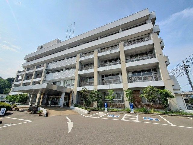 近くの役所まで600m（徒歩8分）