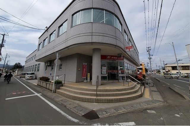 近くの郵便局まで950m（徒歩12分）