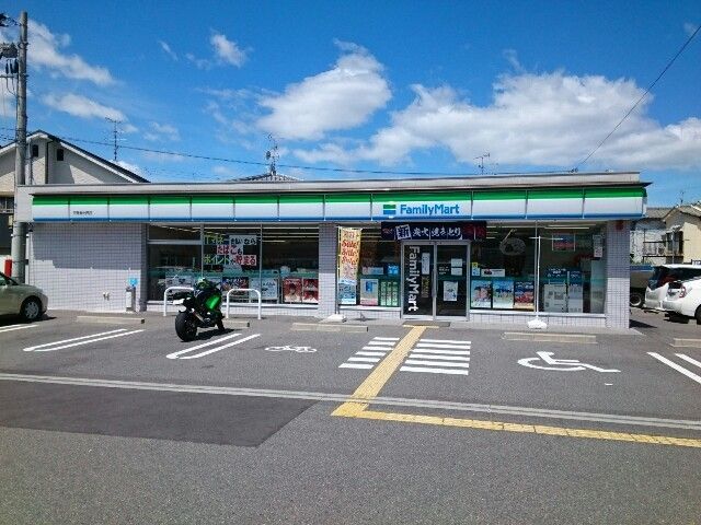 近くのコンビニまで450m（徒歩6分）
