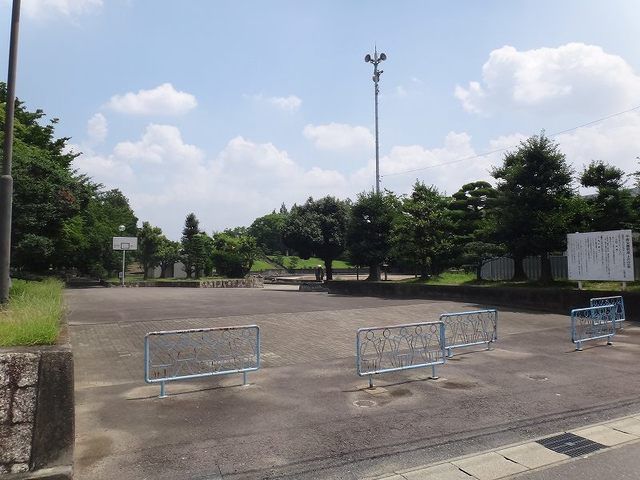 近くの中央公園まで110m(徒歩2分)