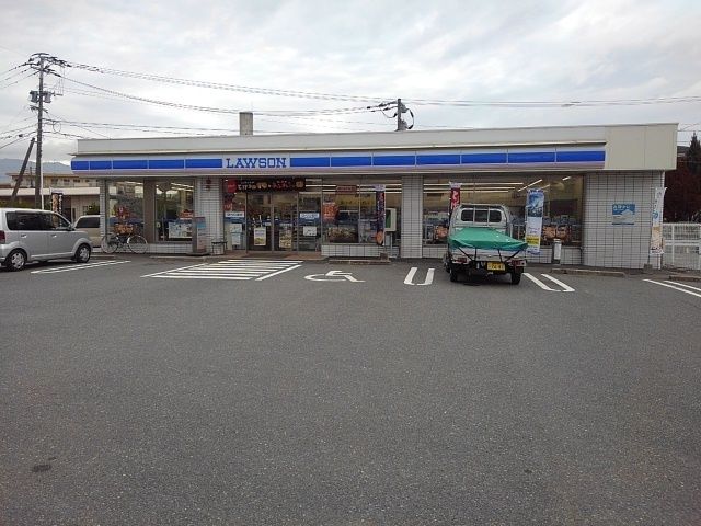 近くのコンビニまで580m（徒歩8分）