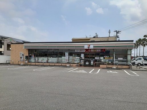近くのセブンイレブン桃の木町店まで750m（徒歩10分）