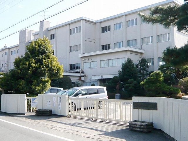 近くの浜松市立大瀬小学校まで400m(徒歩5分)
