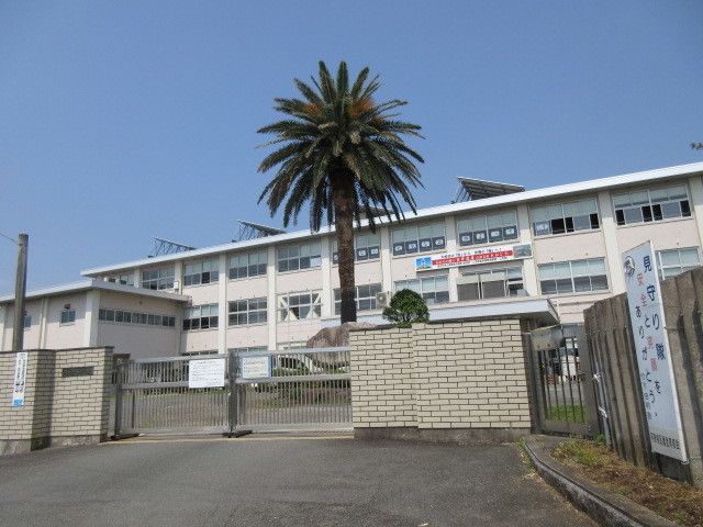 近くの小学校まで390m（徒歩5分）