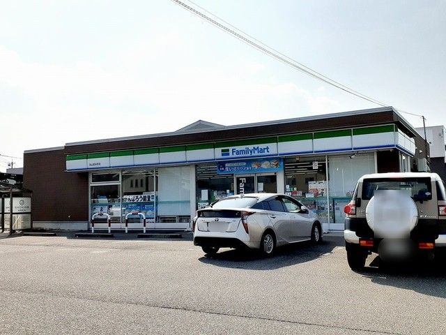 近くのファミリーマート白山宮永町店まで535m（徒歩7分）