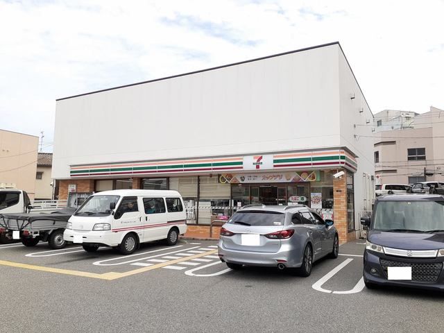 近くのセブンイレブン杭瀬本町東店まで500m(徒歩7分)
