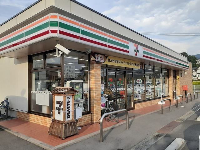 近くのセブンイレブン真田本原店まで1,400m（徒歩18分）