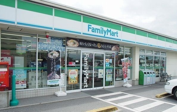 近くのコンビニまで1,000m（徒歩13分）