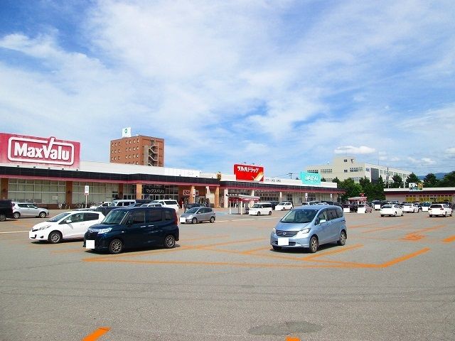 近くのイオンタウン米沢まで2,400m（徒歩30分）