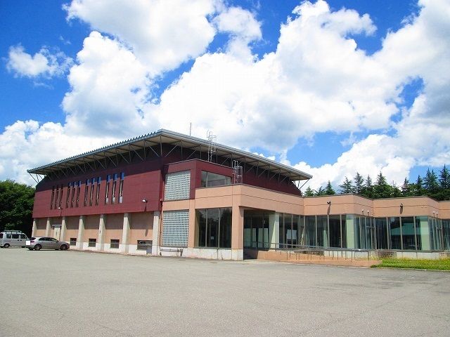 近くの八幡原体育館まで1,800m（徒歩23分）