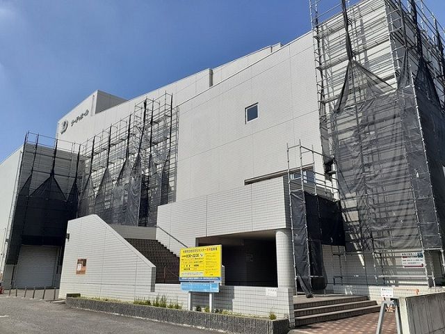 近くの大東市立中央図書館まで1,400m(徒歩18分)